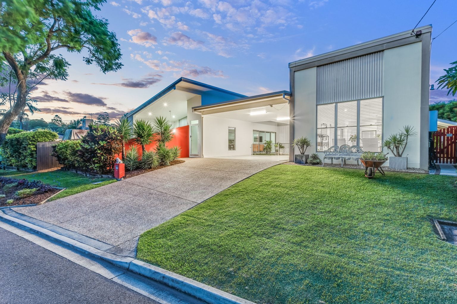 61 Akuna Street, KENMORE, QLD 4069 AUS