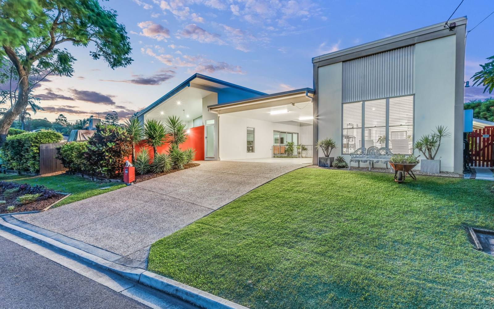 61 Akuna Street, KENMORE, QLD 4069 AUS