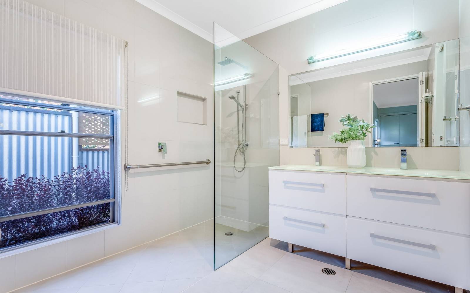 61 Akuna Street, KENMORE, QLD 4069 AUS