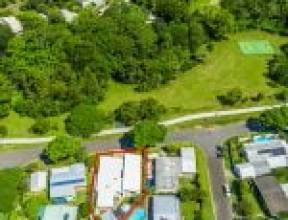 61 Akuna Street, KENMORE, QLD 4069 AUS