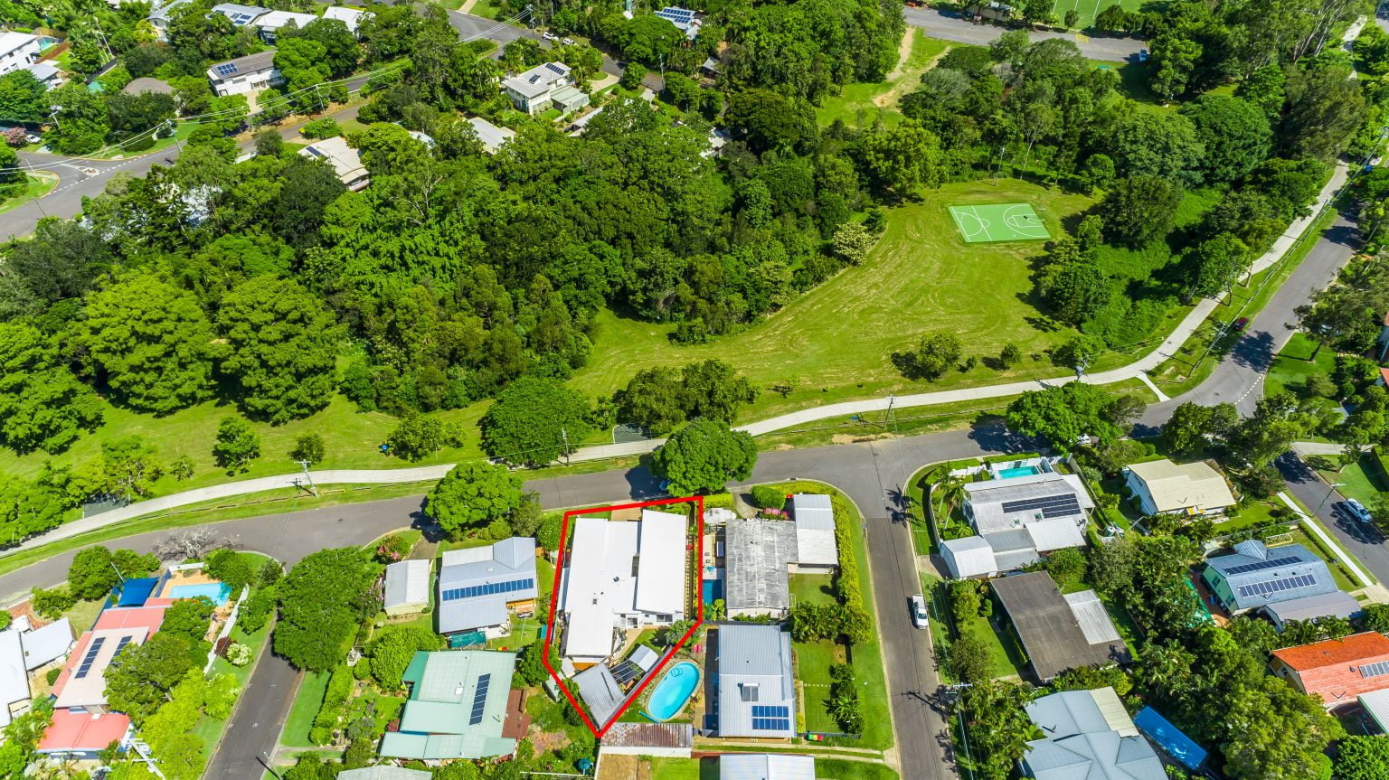 61 Akuna Street, KENMORE, QLD 4069 AUS