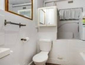 4/32 Hebe Street, BARDON, QLD 4065 AUS