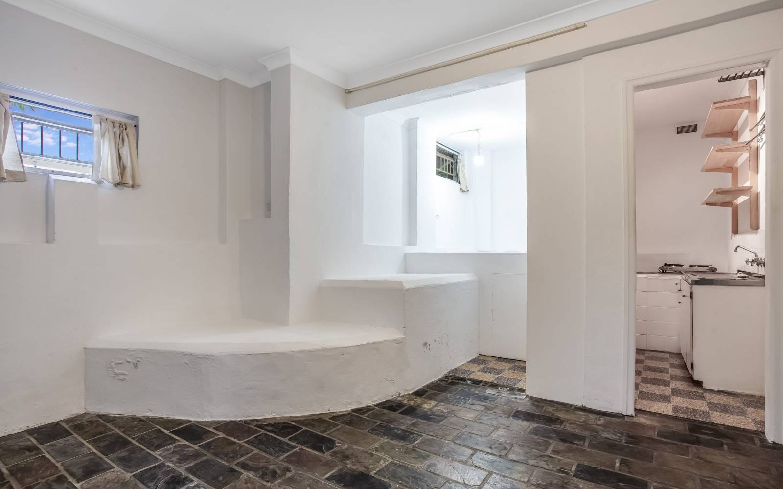 4/32 Hebe Street, BARDON, QLD 4065 AUS