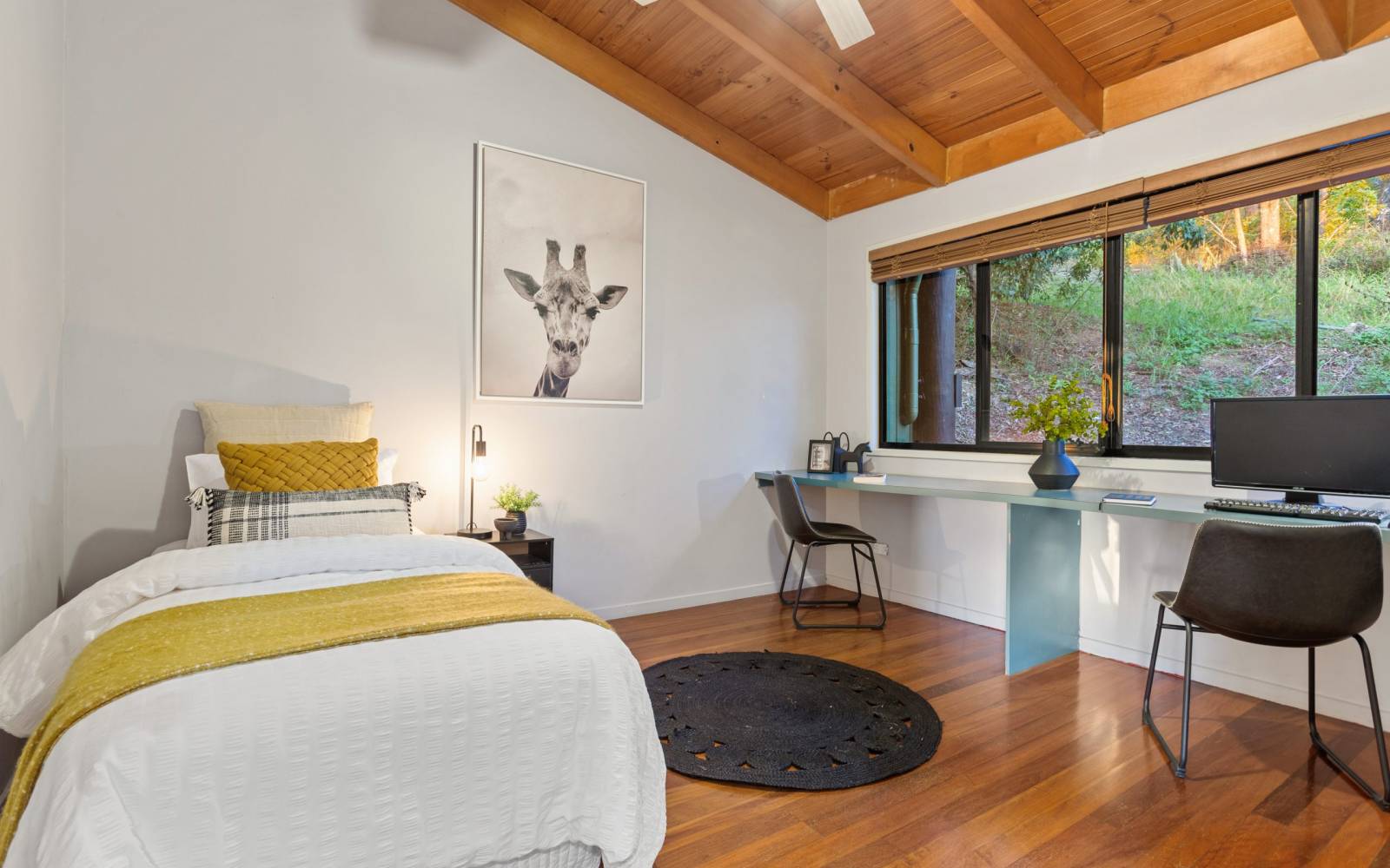 54 Bielby Road, KENMORE HILLS, QLD 4069 AUS