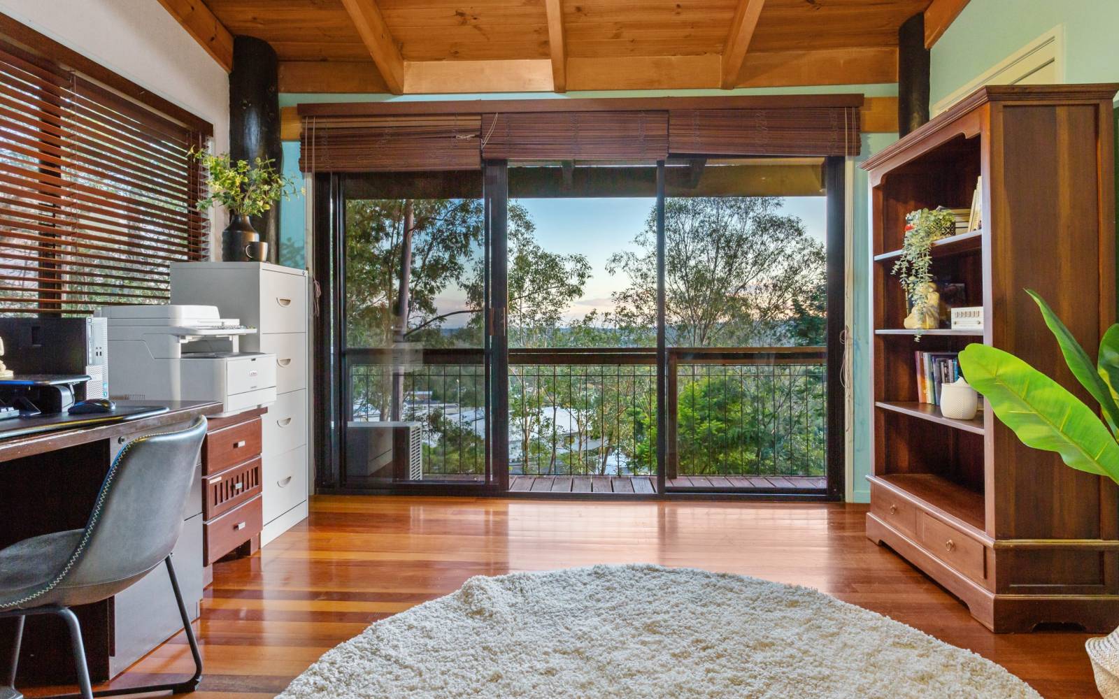 54 Bielby Road, KENMORE HILLS, QLD 4069 AUS