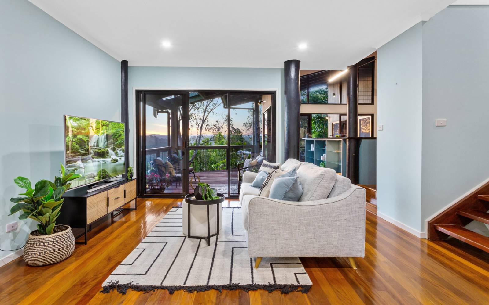 54 Bielby Road, KENMORE HILLS, QLD 4069 AUS