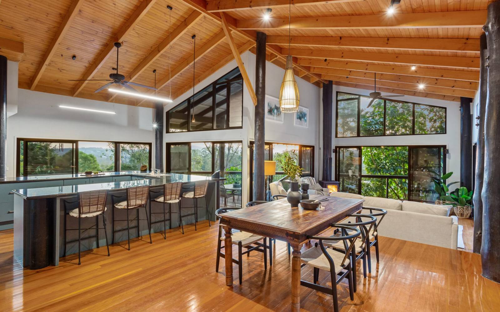 54 Bielby Road, KENMORE HILLS, QLD 4069 AUS