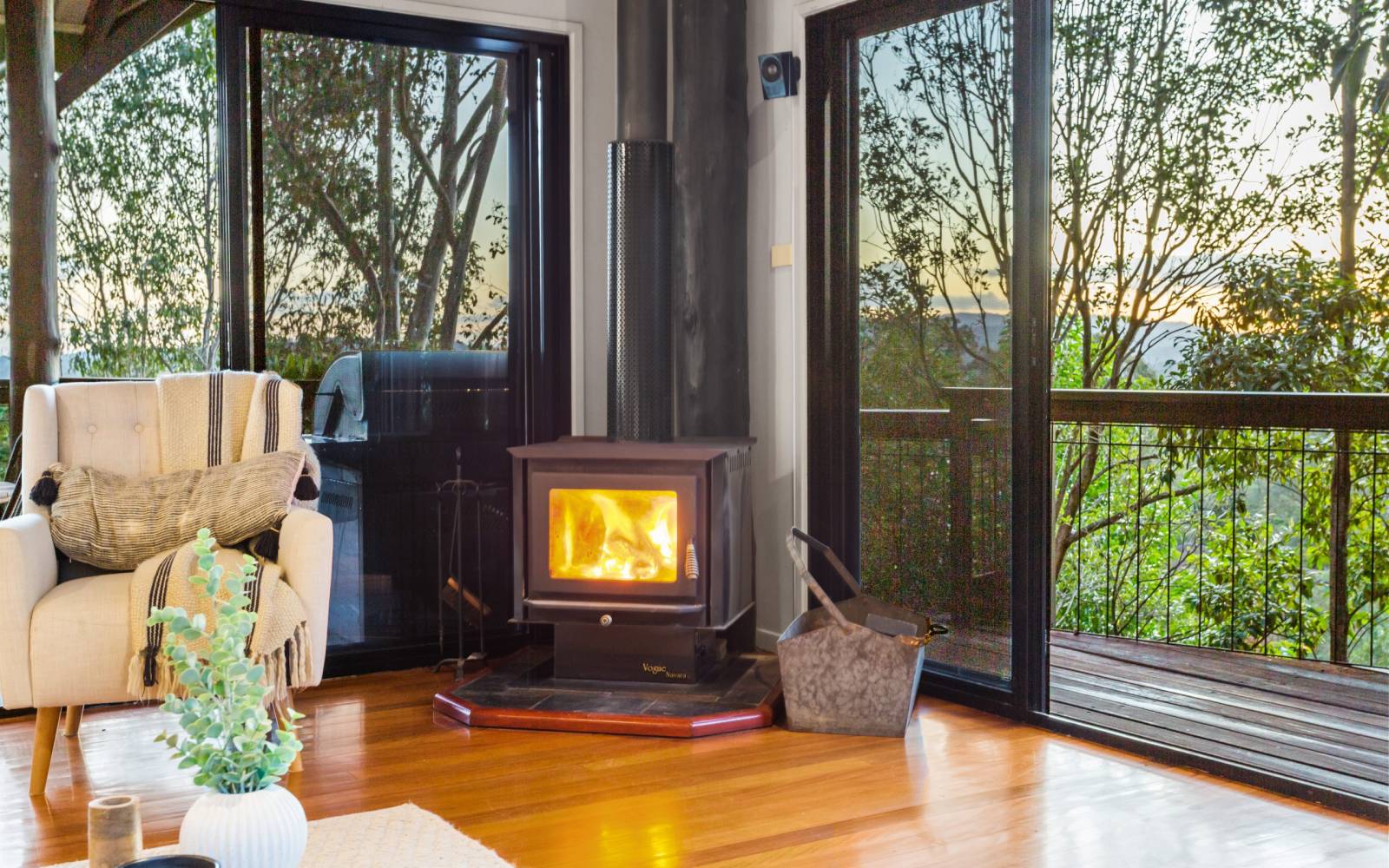 54 Bielby Road, KENMORE HILLS, QLD 4069 AUS