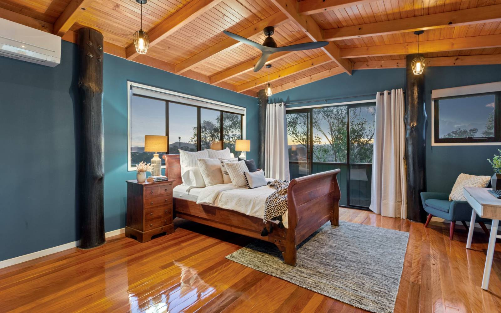 54 Bielby Road, KENMORE HILLS, QLD 4069 AUS