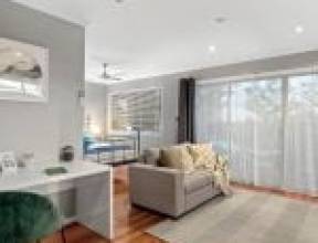 54 Bielby Road, KENMORE HILLS, QLD 4069 AUS