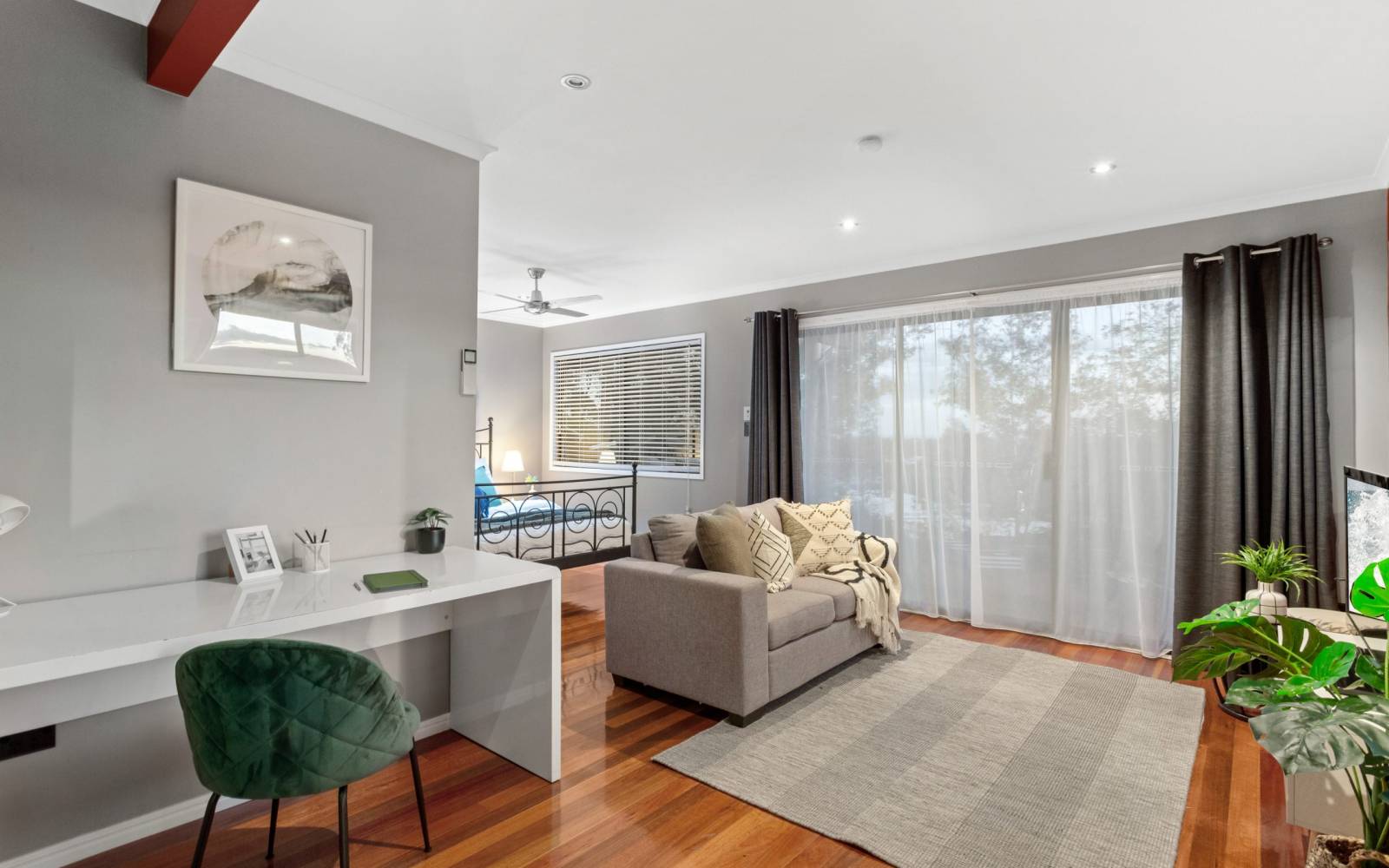 54 Bielby Road, KENMORE HILLS, QLD 4069 AUS