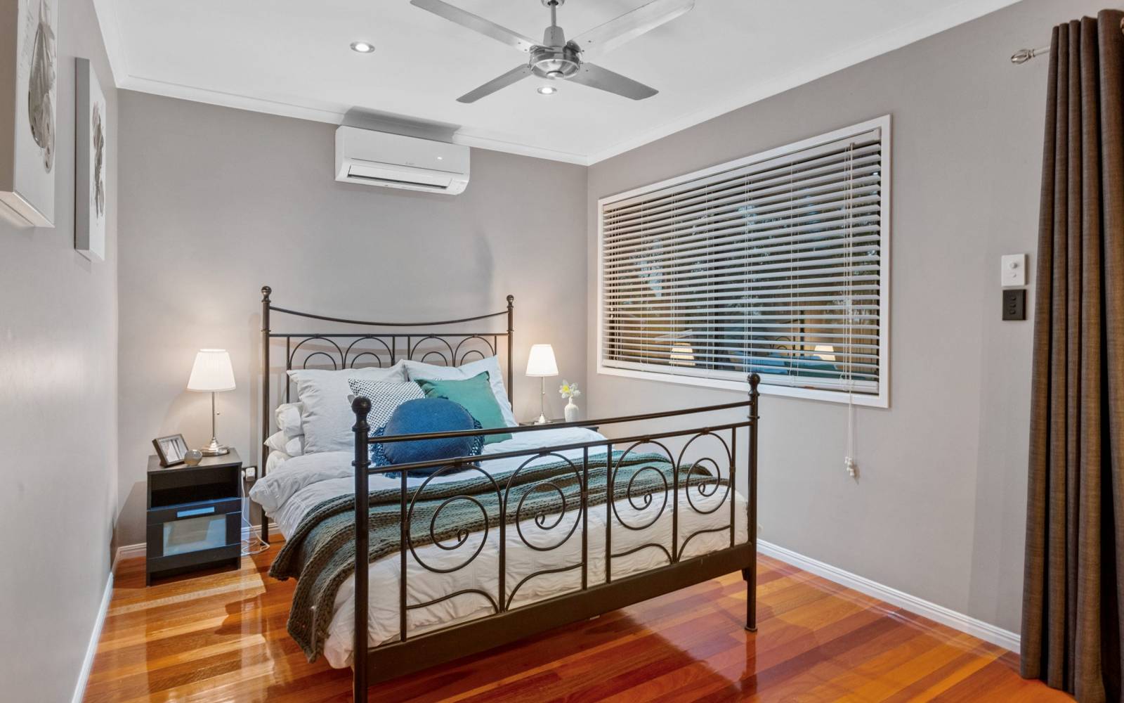 54 Bielby Road, KENMORE HILLS, QLD 4069 AUS