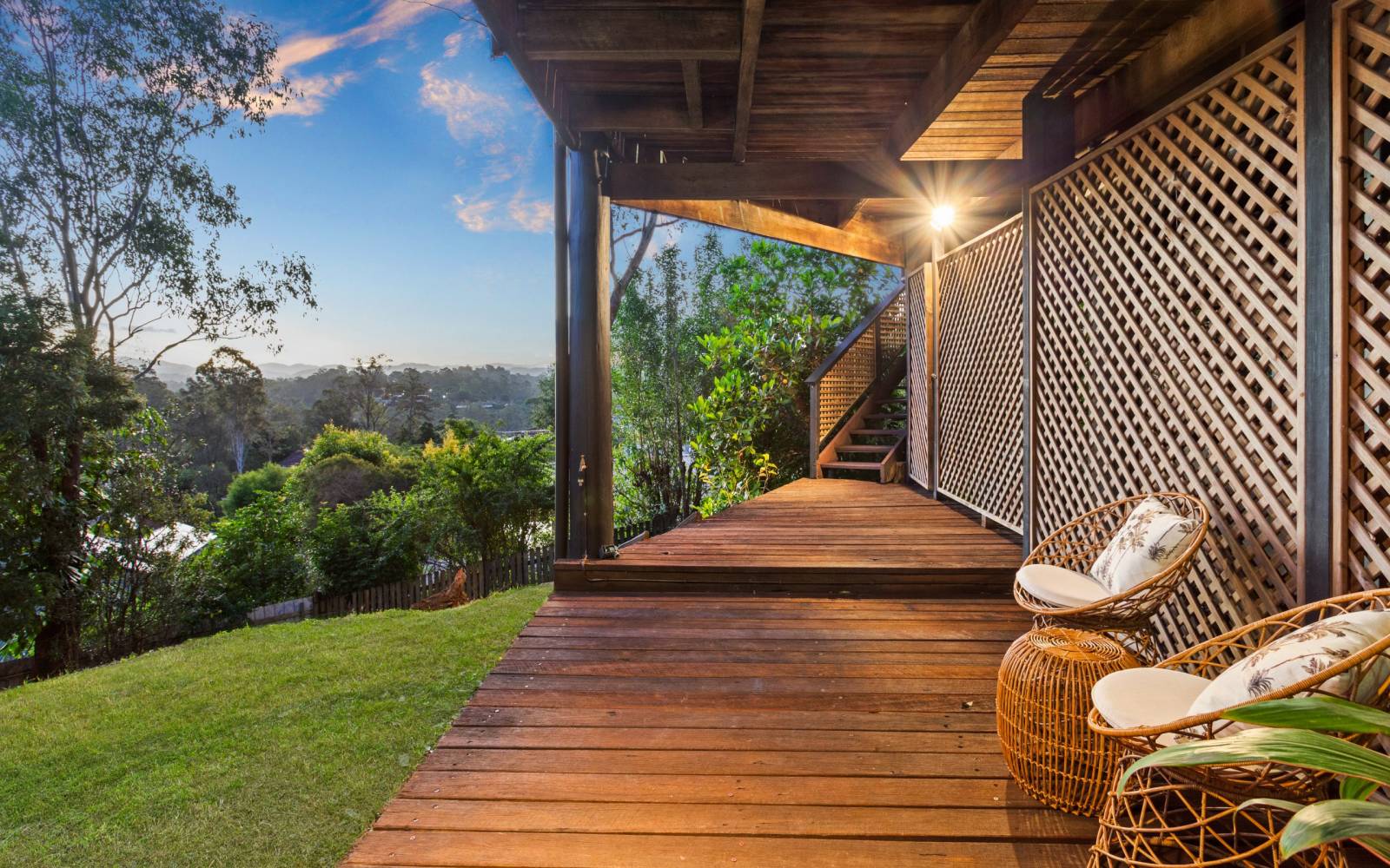 54 Bielby Road, KENMORE HILLS, QLD 4069 AUS