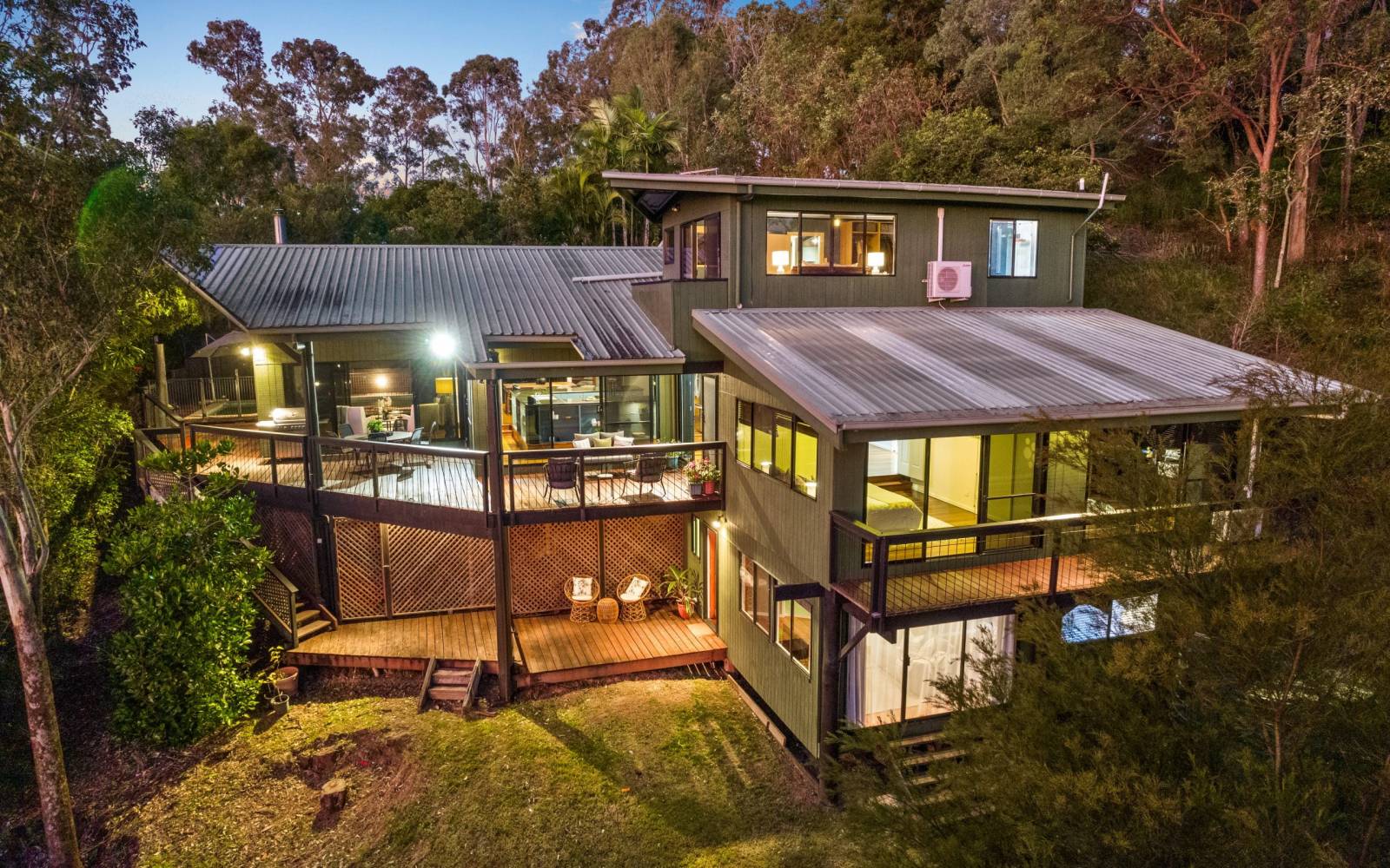 54 Bielby Road, KENMORE HILLS, QLD 4069 AUS