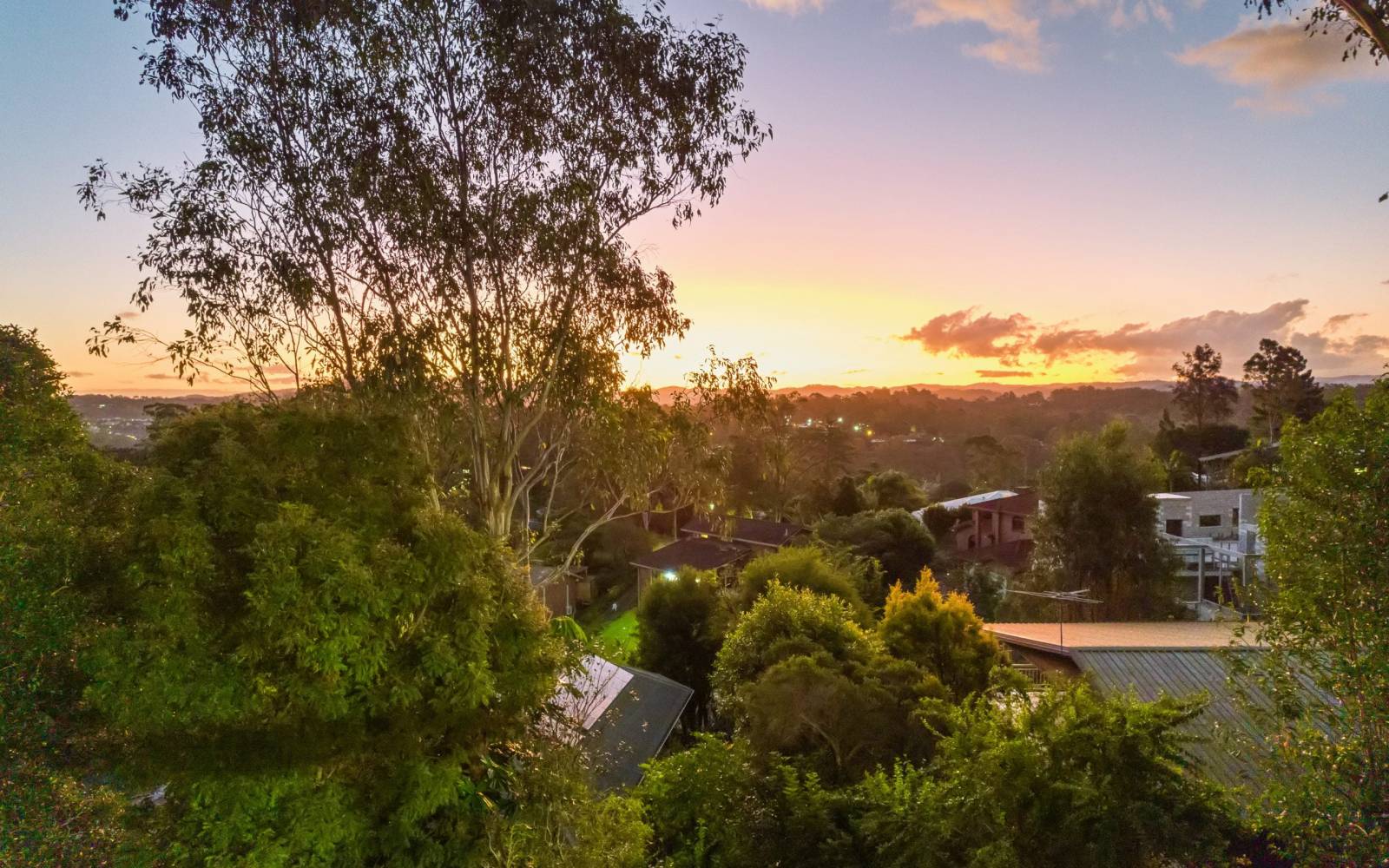 54 Bielby Road, KENMORE HILLS, QLD 4069 AUS