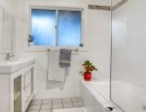 164 Sunset Road, KENMORE, QLD 4069 AUS