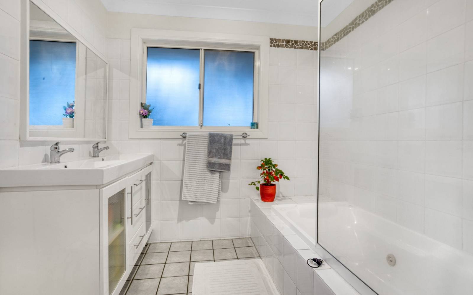 164 Sunset Road, KENMORE, QLD 4069 AUS