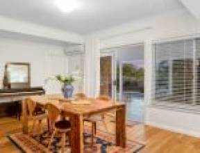 164 Sunset Road, KENMORE, QLD 4069 AUS