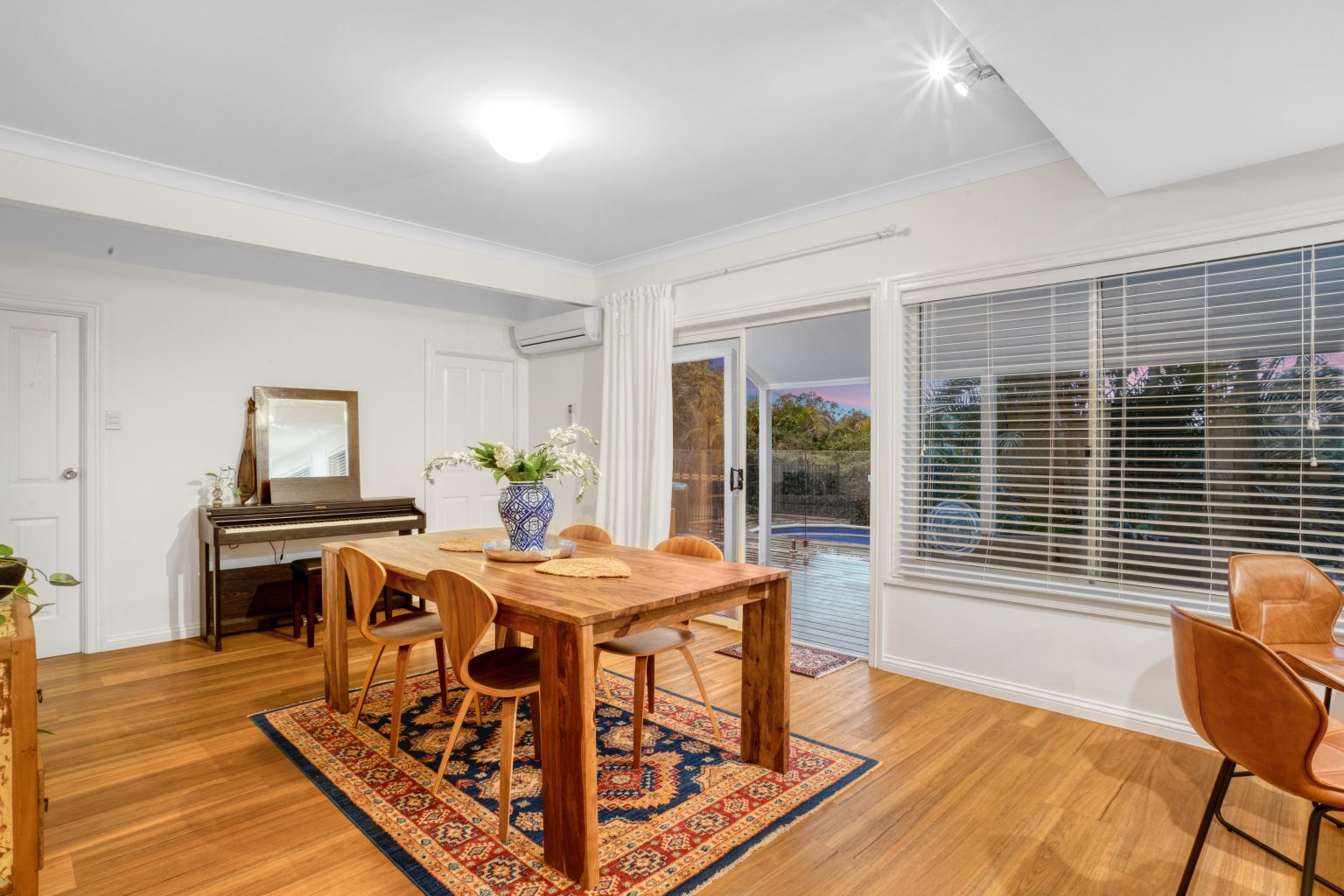 164 Sunset Road, KENMORE, QLD 4069 AUS