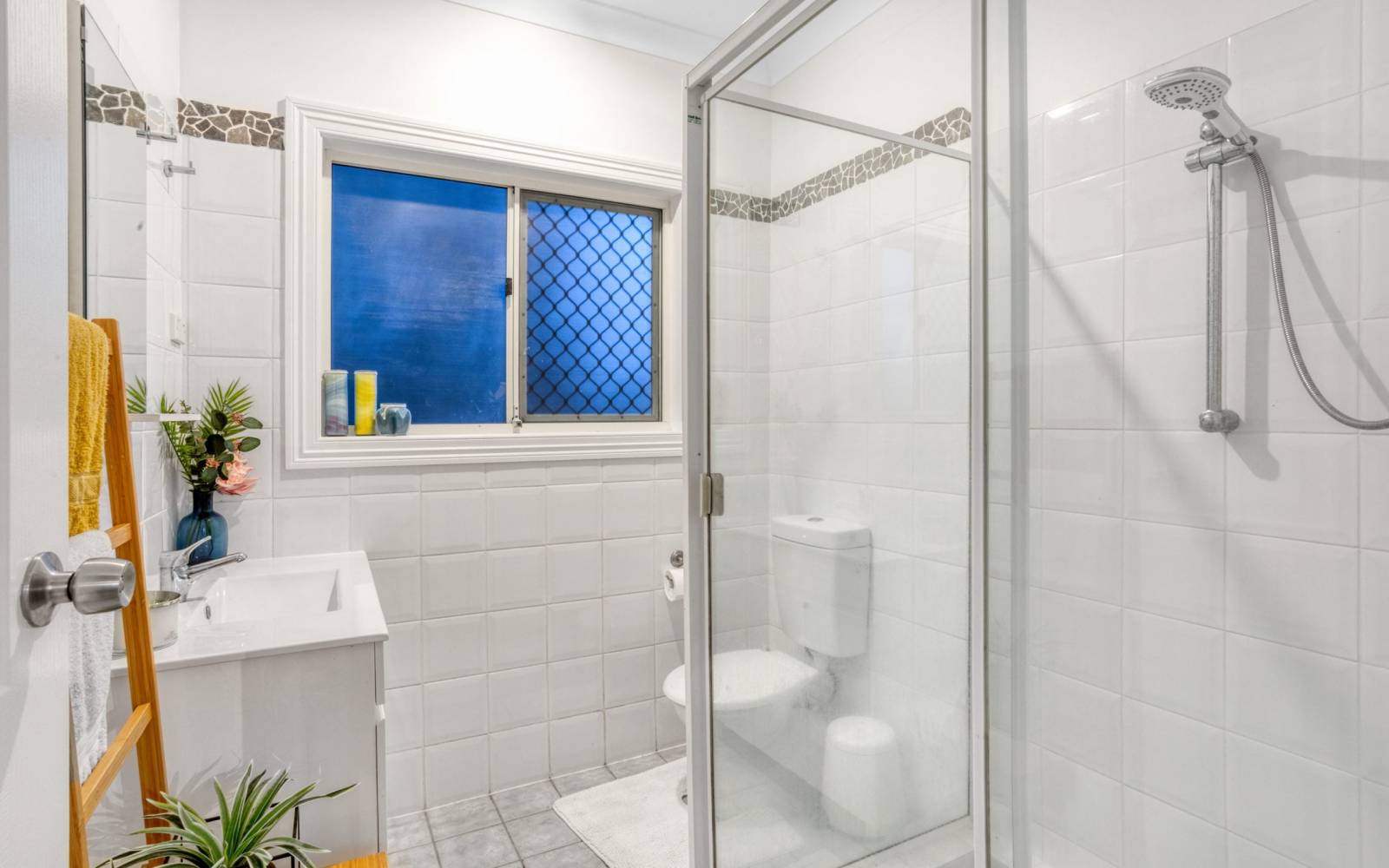 164 Sunset Road, KENMORE, QLD 4069 AUS