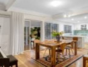 164 Sunset Road, KENMORE, QLD 4069 AUS