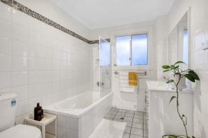164 Sunset Road, KENMORE, QLD 4069 AUS