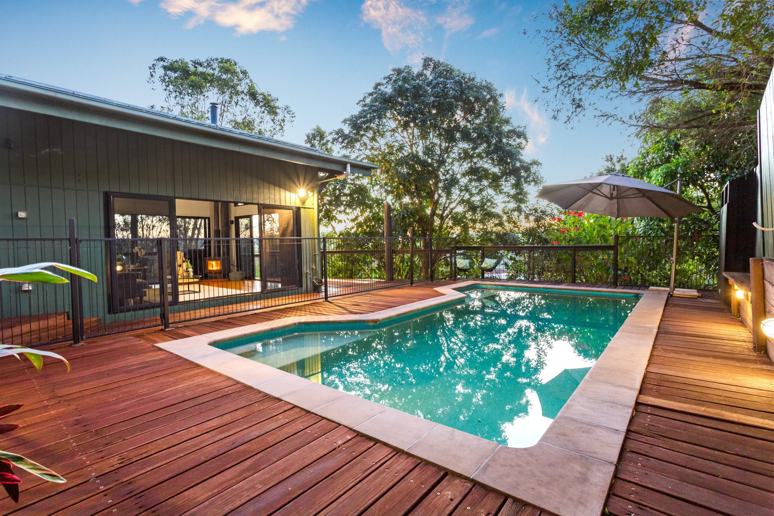 Brisbane rental unit with outdoor pool