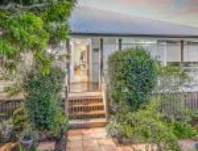 64 Goldieslie Road, INDOOROOPILLY, QLD 4068 AUS