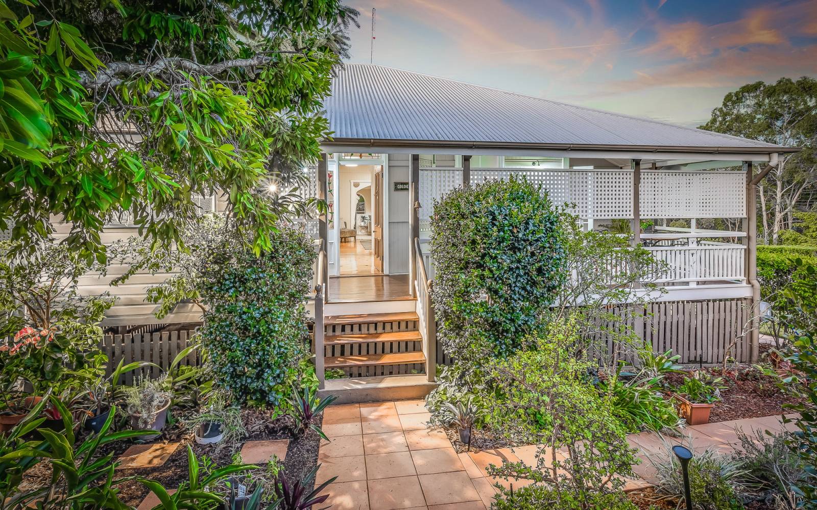 64 Goldieslie Road, INDOOROOPILLY, QLD 4068 AUS