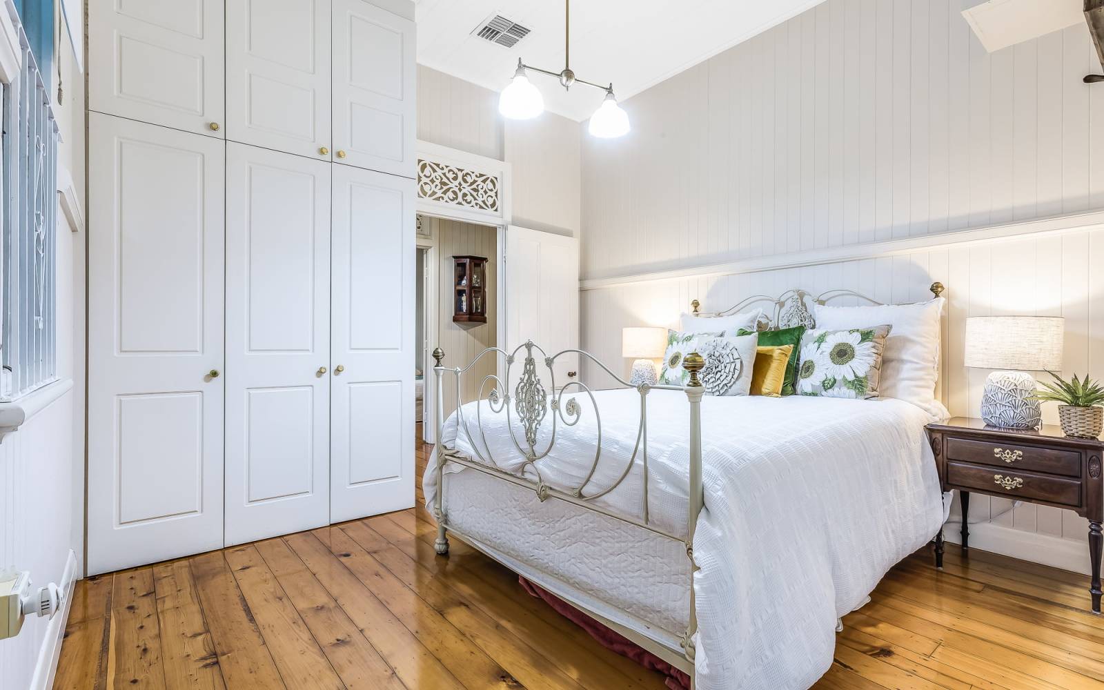 64 Goldieslie Road, INDOOROOPILLY, QLD 4068 AUS