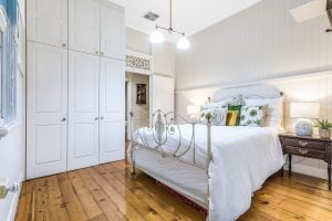 64 Goldieslie Road, INDOOROOPILLY, QLD 4068 AUS