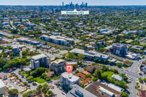 17/16 Grosvenor Road, INDOOROOPILLY, QLD 4068 AUS