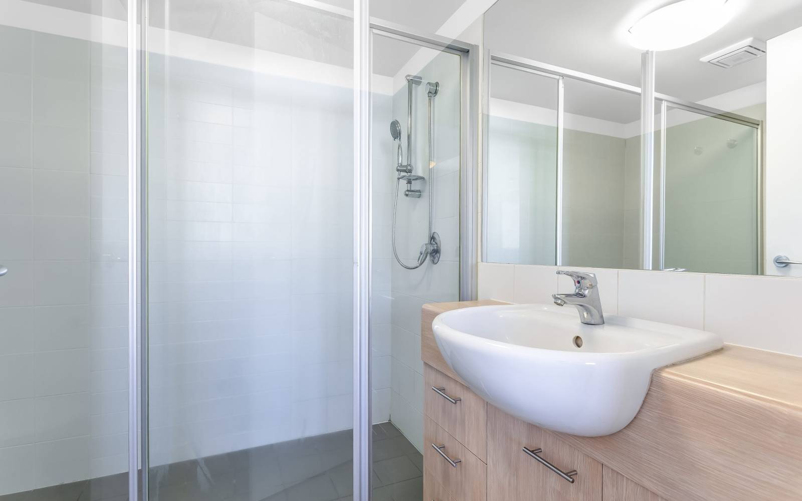 17/16 Grosvenor Road, INDOOROOPILLY, QLD 4068 AUS