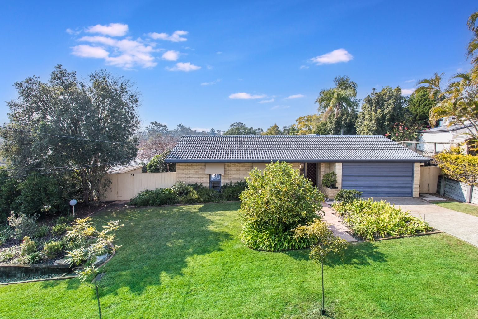 18 Roxburgh Street, KENMORE, QLD 4069 AUS
