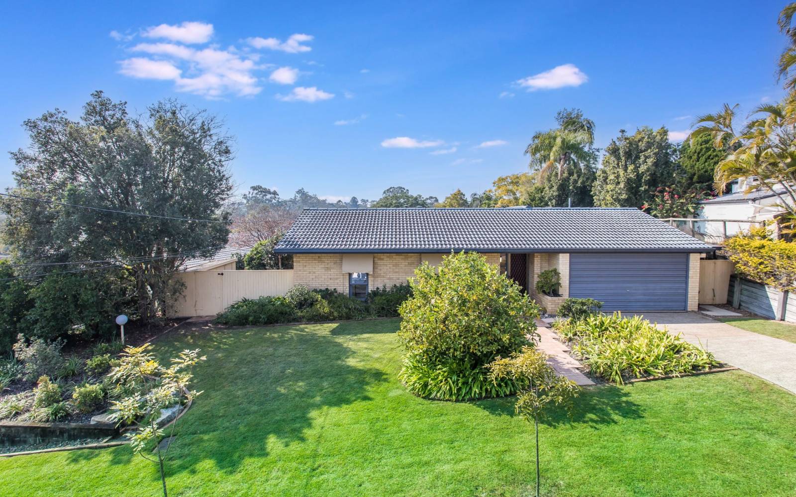 18 Roxburgh Street, KENMORE, QLD 4069 AUS