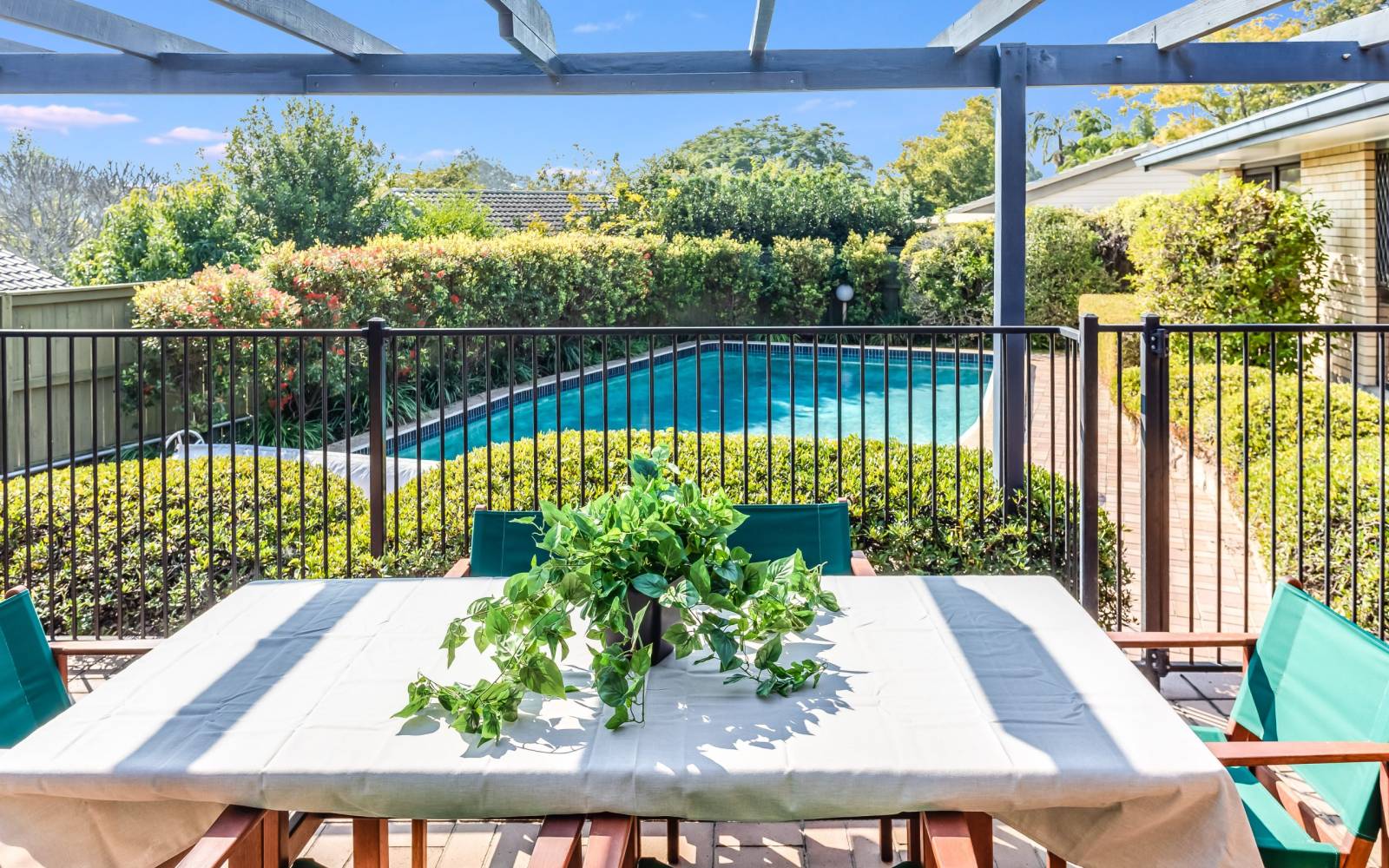 18 Roxburgh Street, KENMORE, QLD 4069 AUS