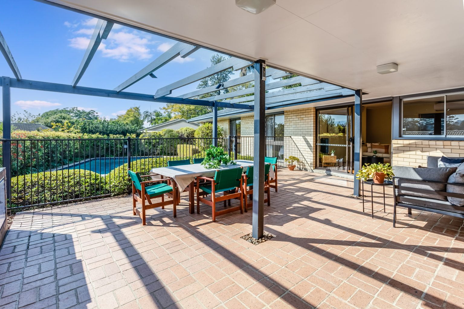 18 Roxburgh Street, KENMORE, QLD 4069 AUS