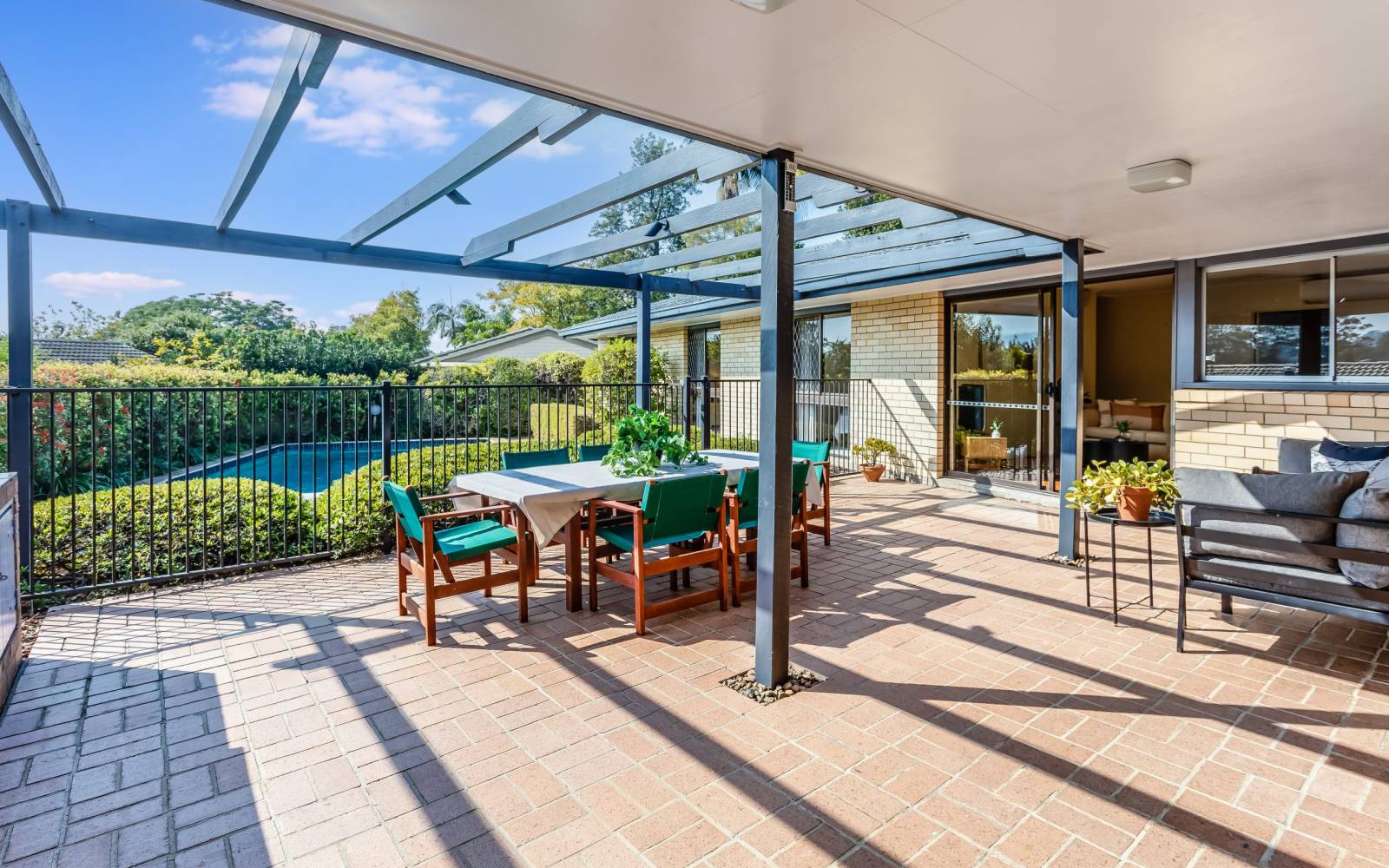 18 Roxburgh Street, KENMORE, QLD 4069 AUS