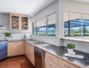 18 Roxburgh Street, KENMORE, QLD 4069 AUS