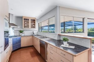 18 Roxburgh Street, KENMORE, QLD 4069 AUS