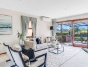 18 Roxburgh Street, KENMORE, QLD 4069 AUS