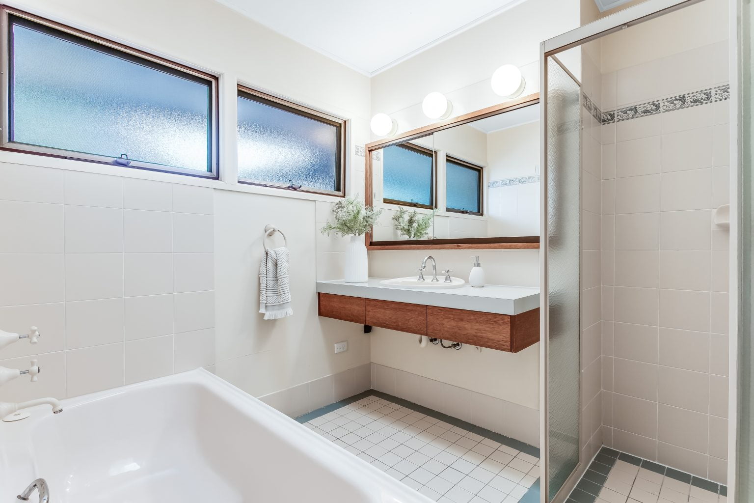 18 Roxburgh Street, KENMORE, QLD 4069 AUS