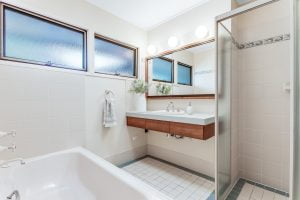 18 Roxburgh Street, KENMORE, QLD 4069 AUS