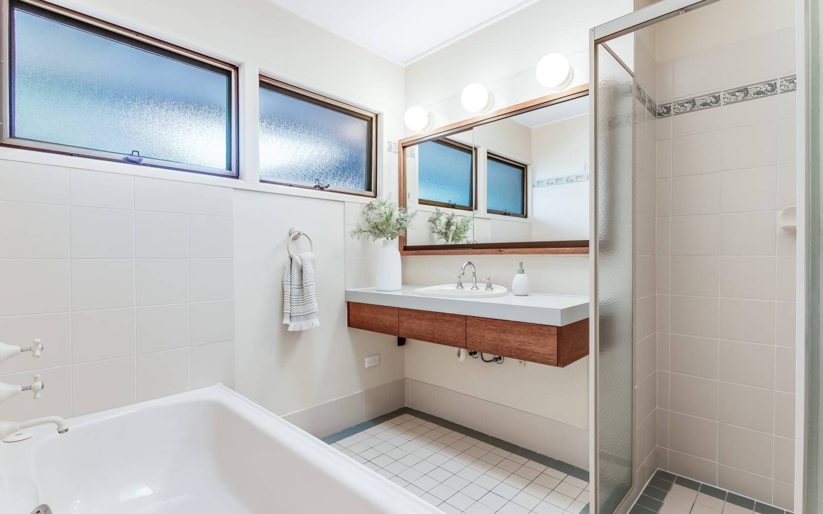 18 Roxburgh Street, KENMORE, QLD 4069 AUS