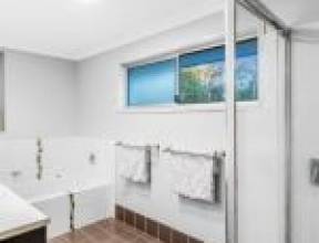 19 Backhousia Crescent, SINNAMON PARK, QLD 4073 AUS