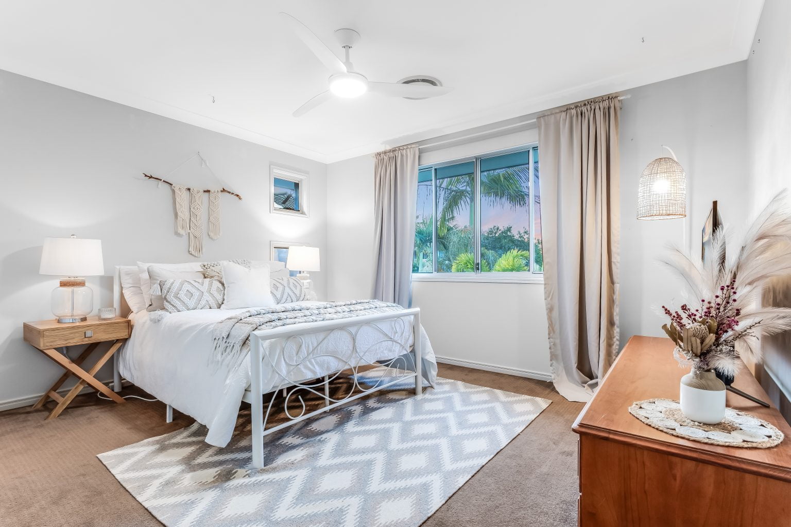19 Backhousia Crescent, SINNAMON PARK, QLD 4073 AUS