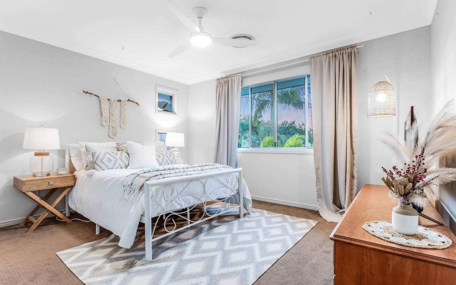 19 Backhousia Crescent, SINNAMON PARK, QLD 4073 AUS