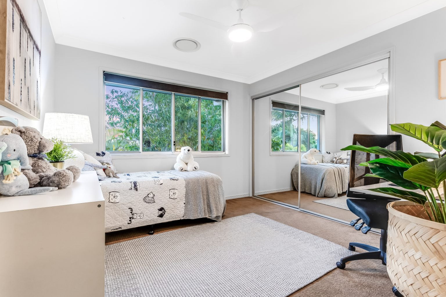 19 Backhousia Crescent, SINNAMON PARK, QLD 4073 AUS