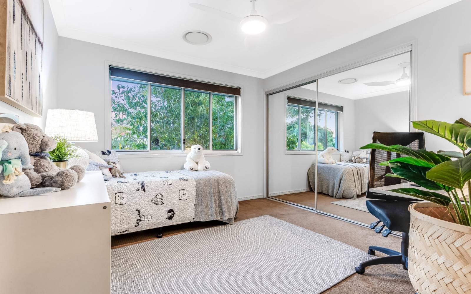 19 Backhousia Crescent, SINNAMON PARK, QLD 4073 AUS