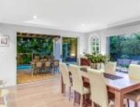 19 Backhousia Crescent, SINNAMON PARK, QLD 4073 AUS